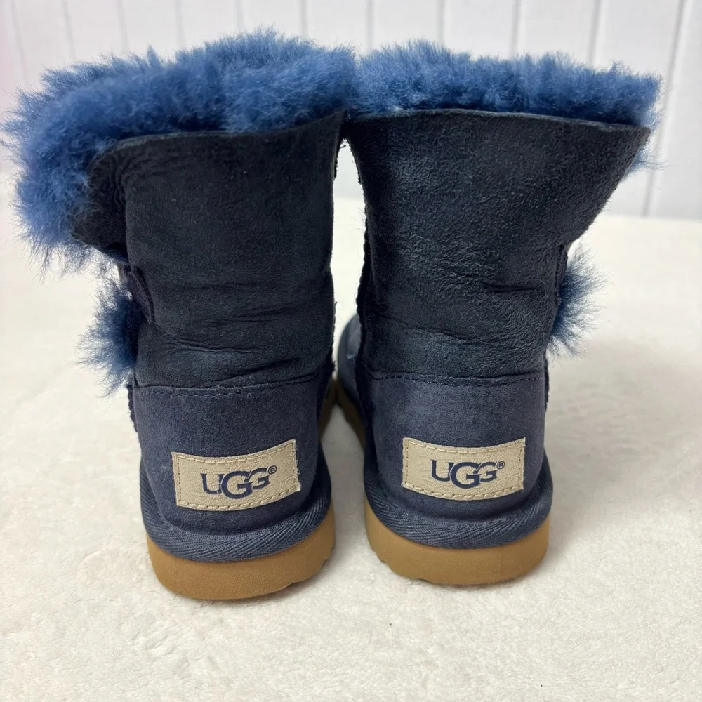 UGG Bailey Button‎ Blue Shearling Boots Size 9 Toddler